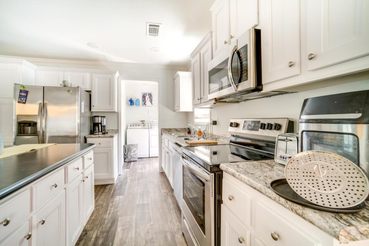 Charleston Home With Porch - 3 Mi To Folly Beach! Bagian luar foto